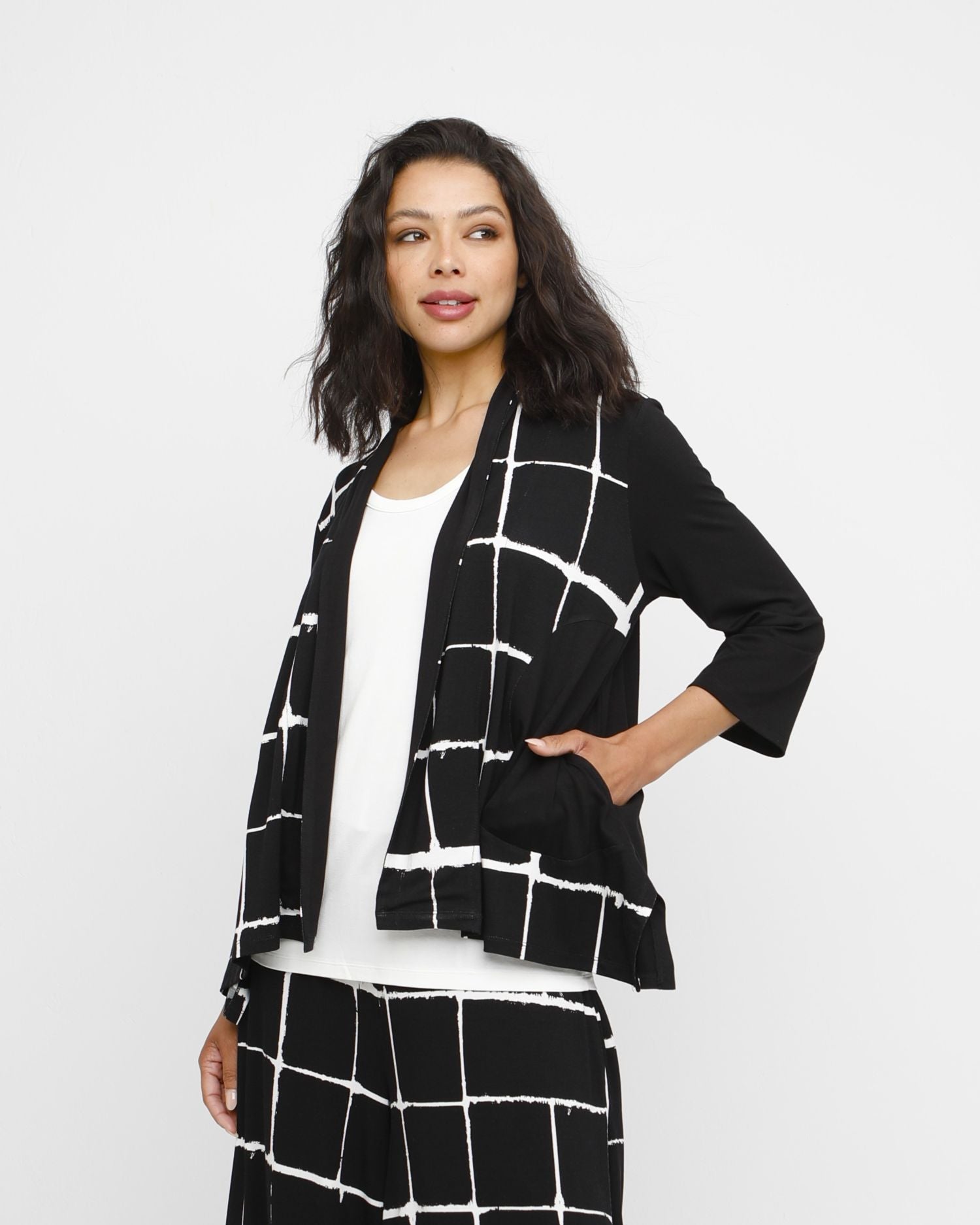 Ozai N Ku Kora Cardigan, Mono – Alembika U.S.