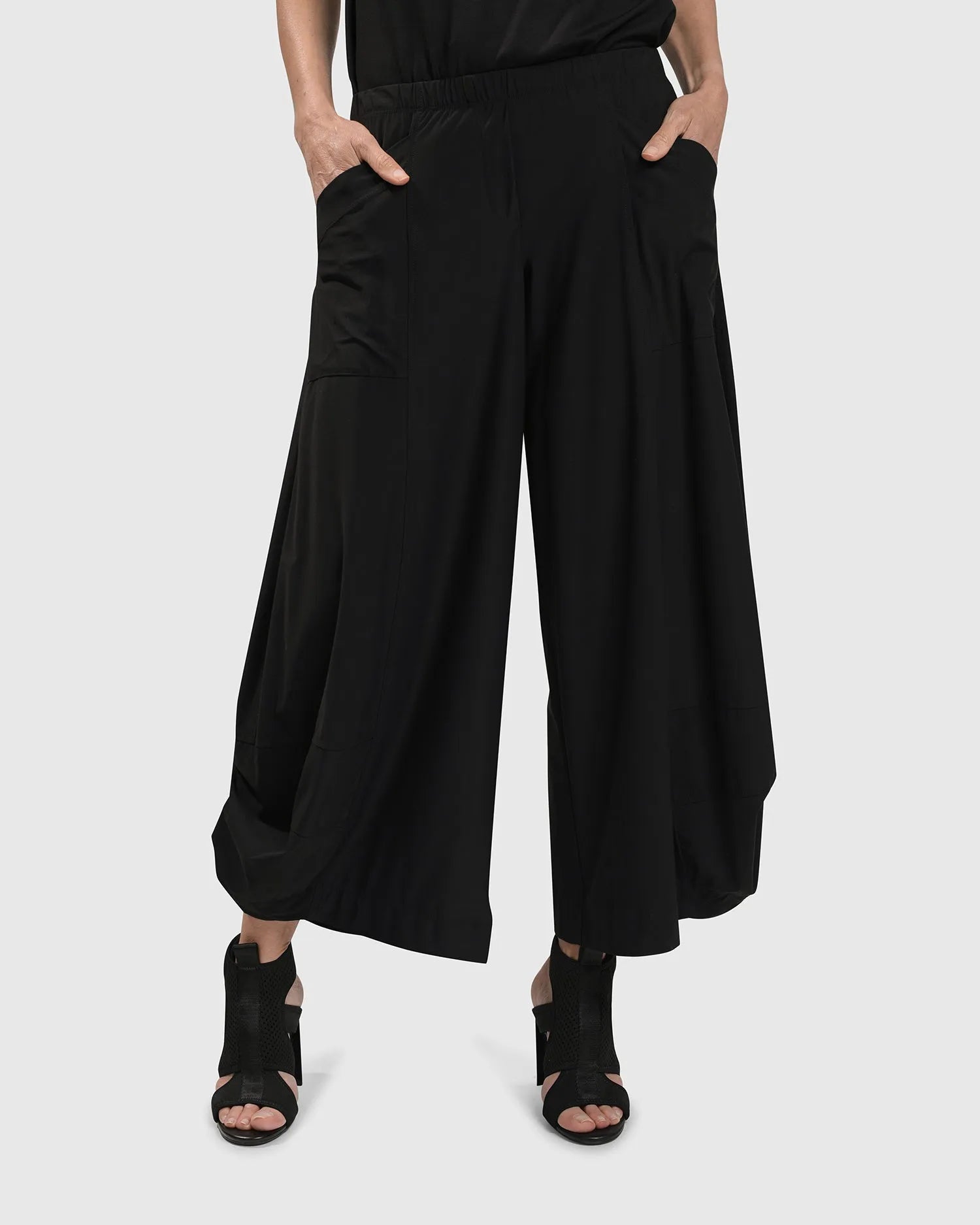 Tekbika Floral Flow Pants, Black