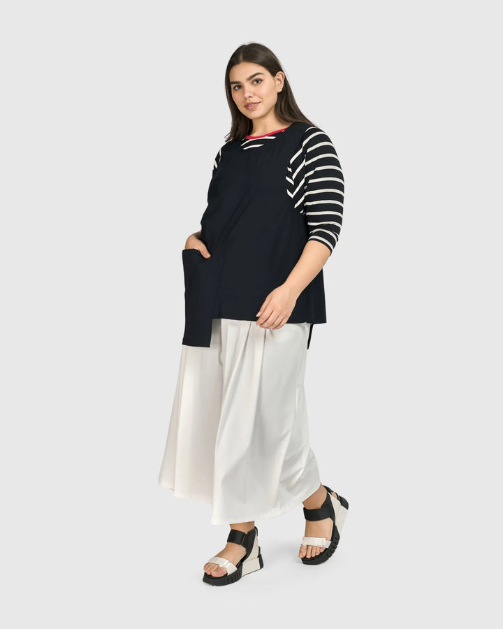 Tekbika Notre Dame Apron Vest, Black