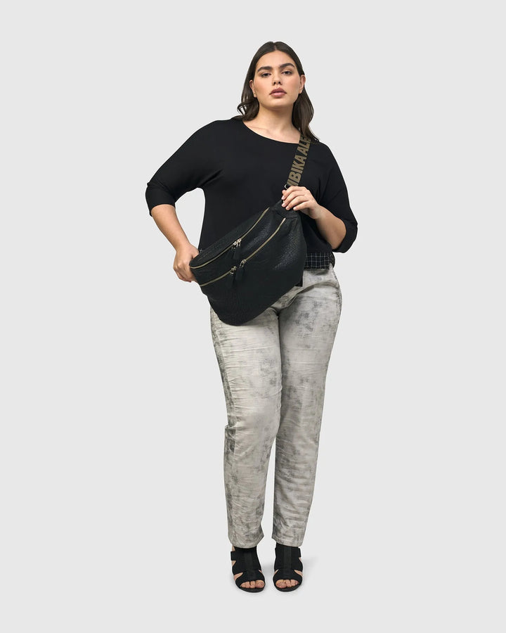 On-the-Go Large Sling Bag, Black