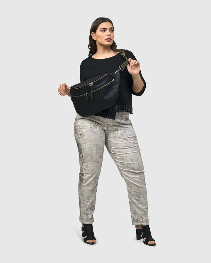 On-the-Go Large Sling Bag, Black