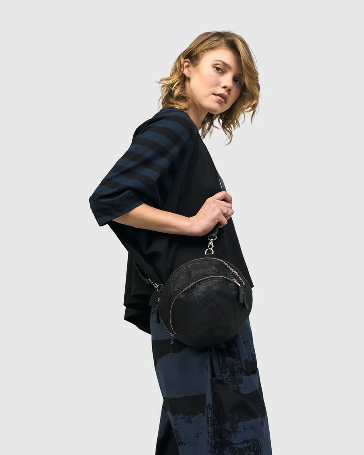 Circle Canteen Bag, Black