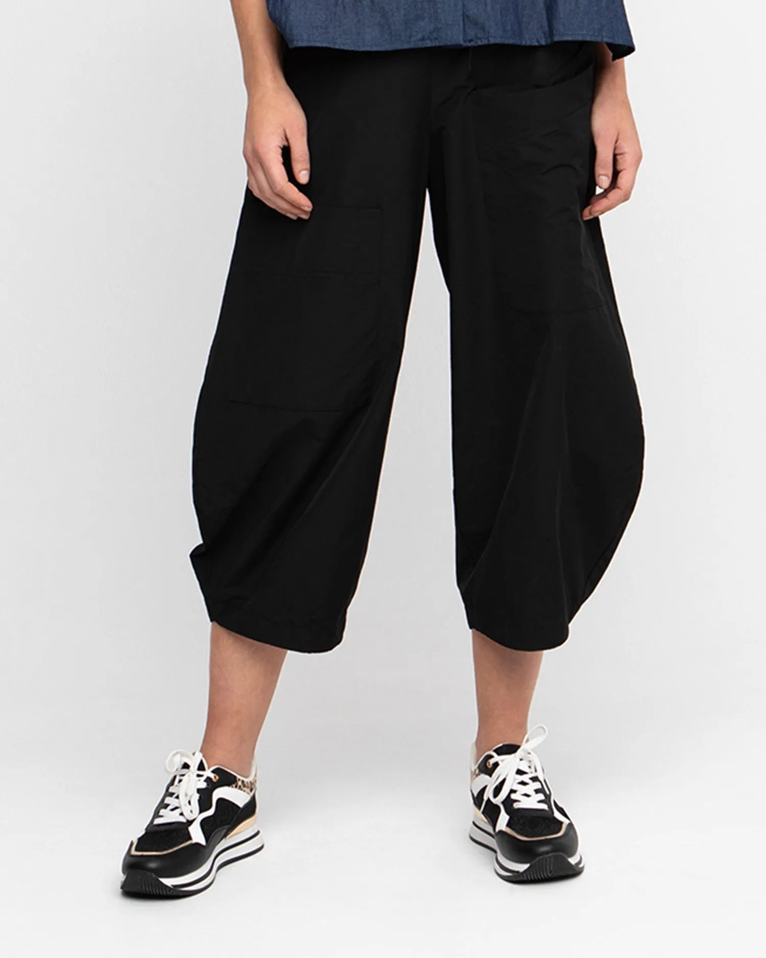 Ozai N Ku Barrel Leg Pants, Black – Alembika U.S.