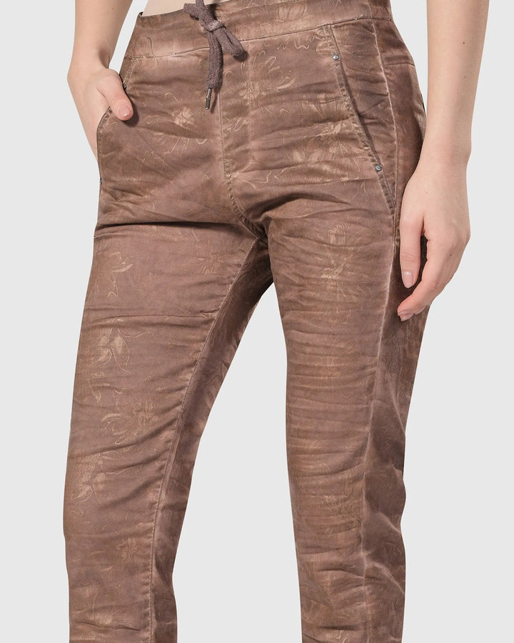 Distressed Iconic Stretch Jeans, Brown Wash