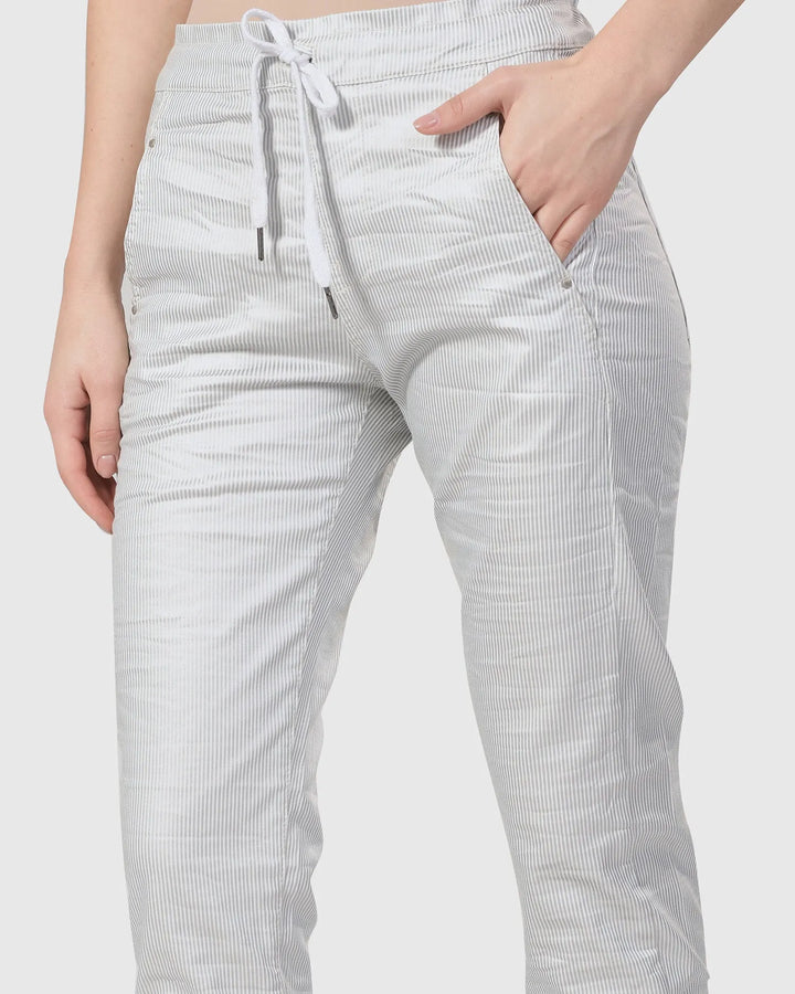 Pinstripe Iconic Stretch Jeans, Silver/white
