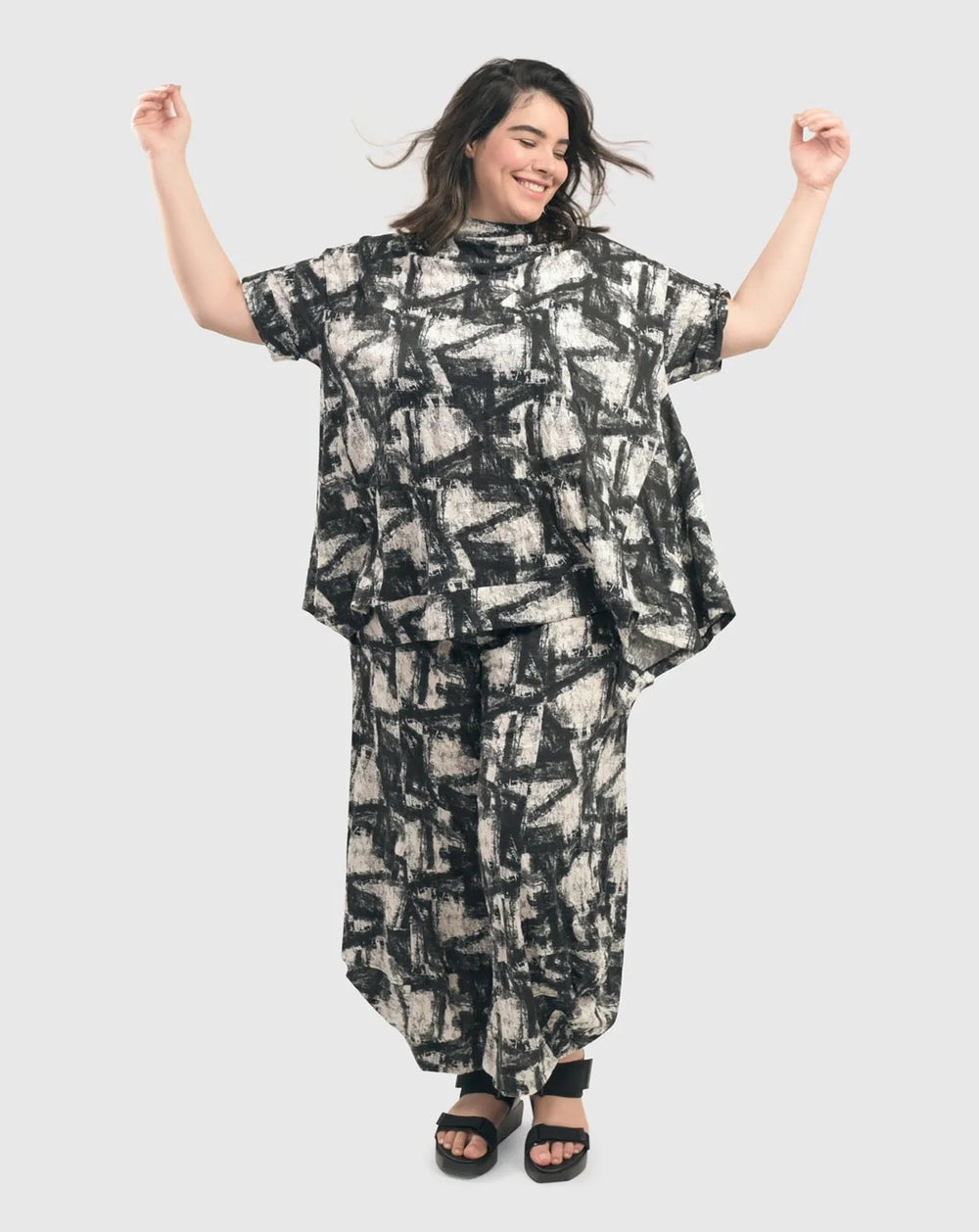 Marble Crinkle Punto Pants for women over 40