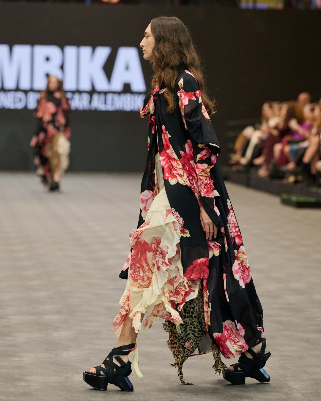 LOOK 5: RUNWAY26