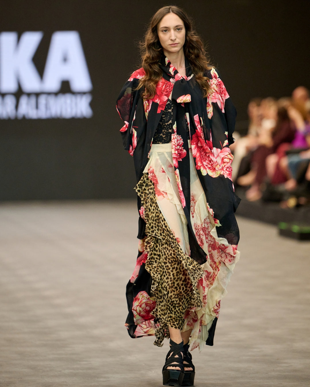 LOOK 5: RUNWAY26