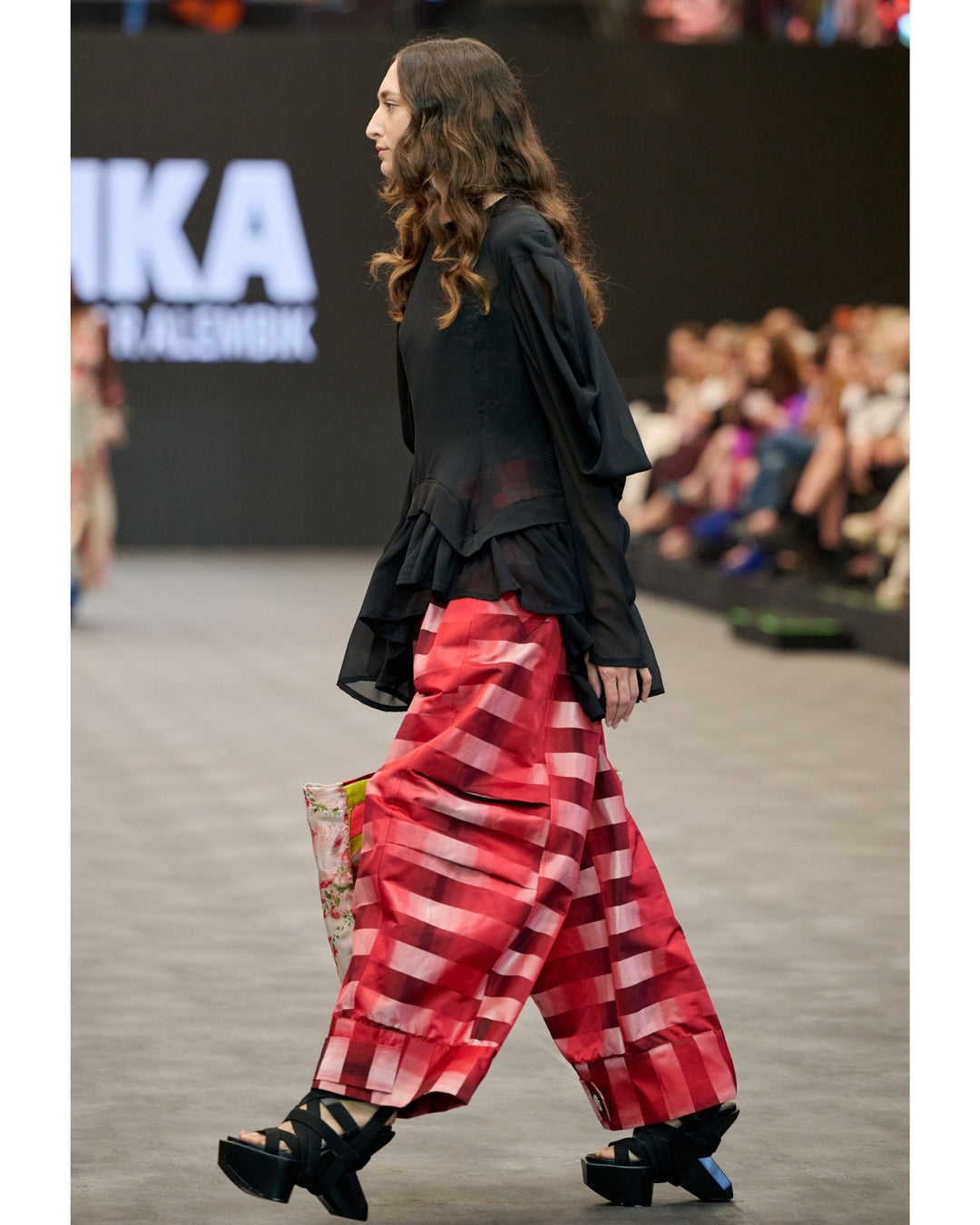 LOOK 11: RUNWAY26