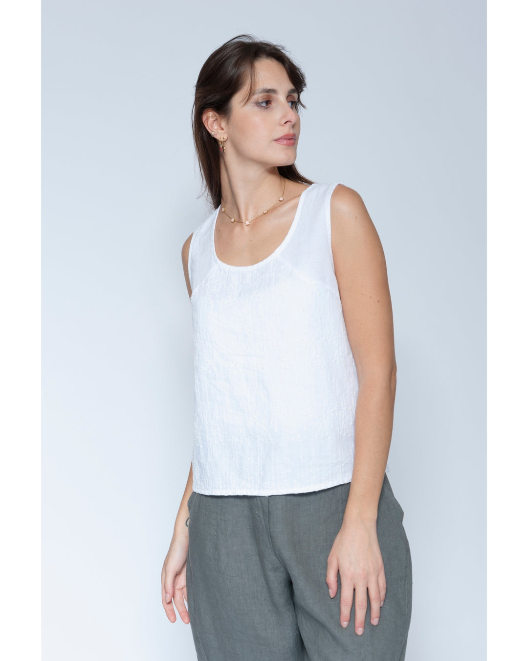 Blueberry Shelly Sleeveless Top, Embroidered White