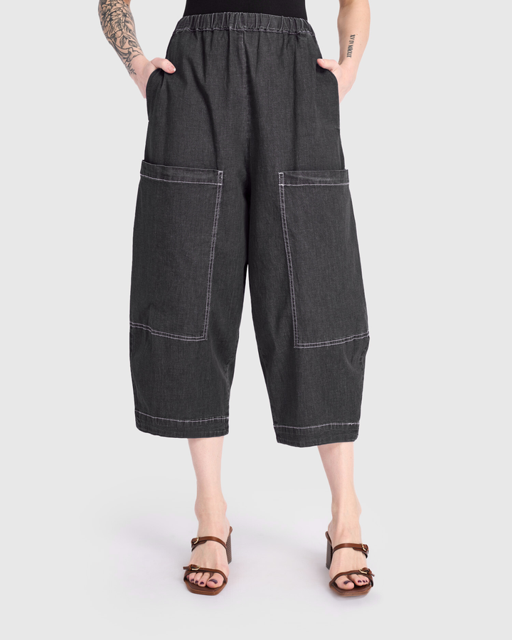 Bold Barrel Capri Pants, Jet Denim
