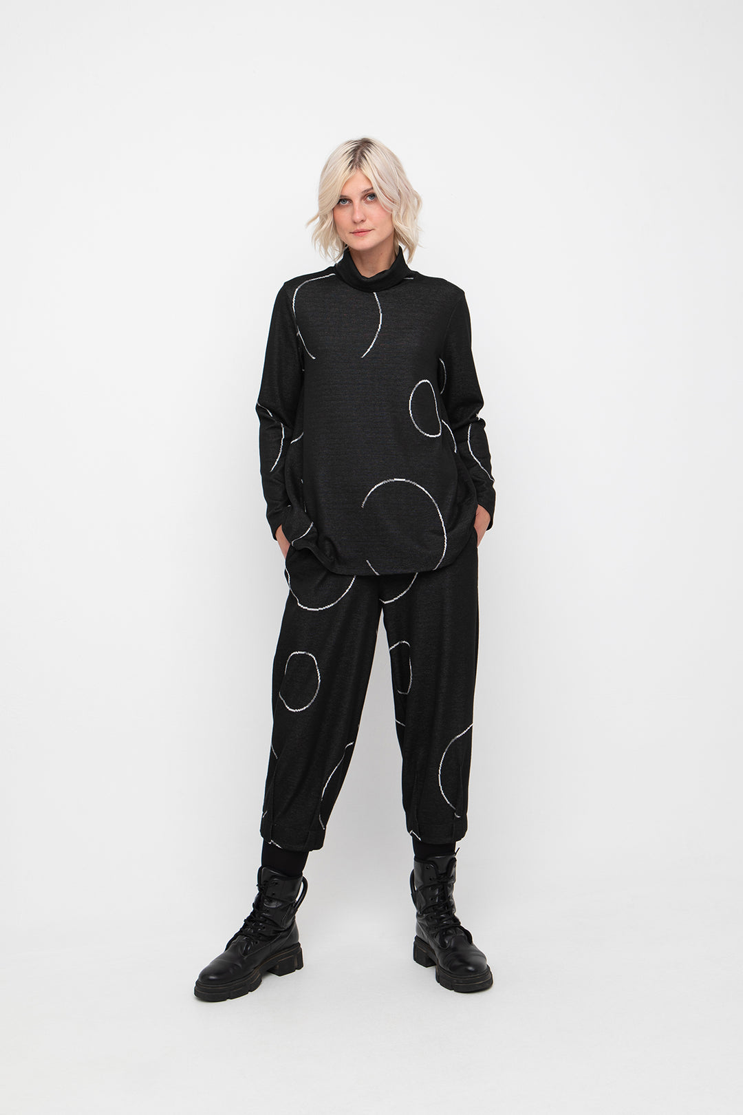 Ozai N Ku Lunara Pullover, Black