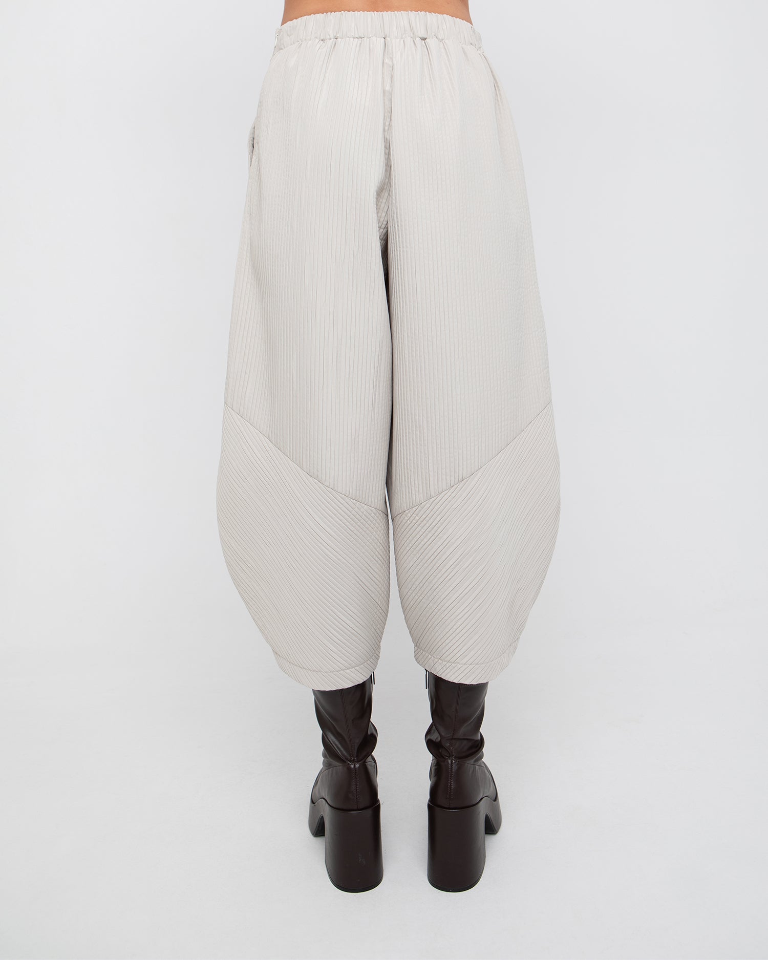 Ozai N Ku Chione Pleated Lantern Pant, Ice – Alembika U.S.