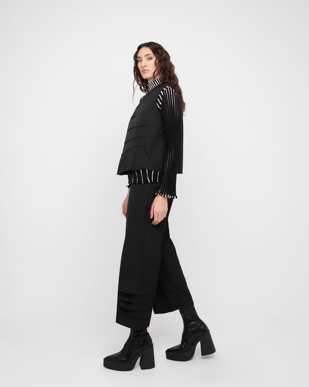 Ozai N Ku Articulated Vest, Black