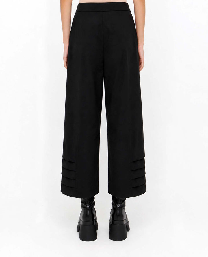 Ozai N Ku Guard Crop Pant, Black