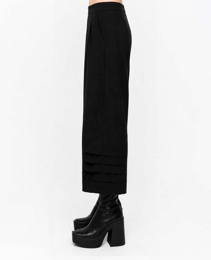 Ozai N Ku Guard Crop Pant, Black