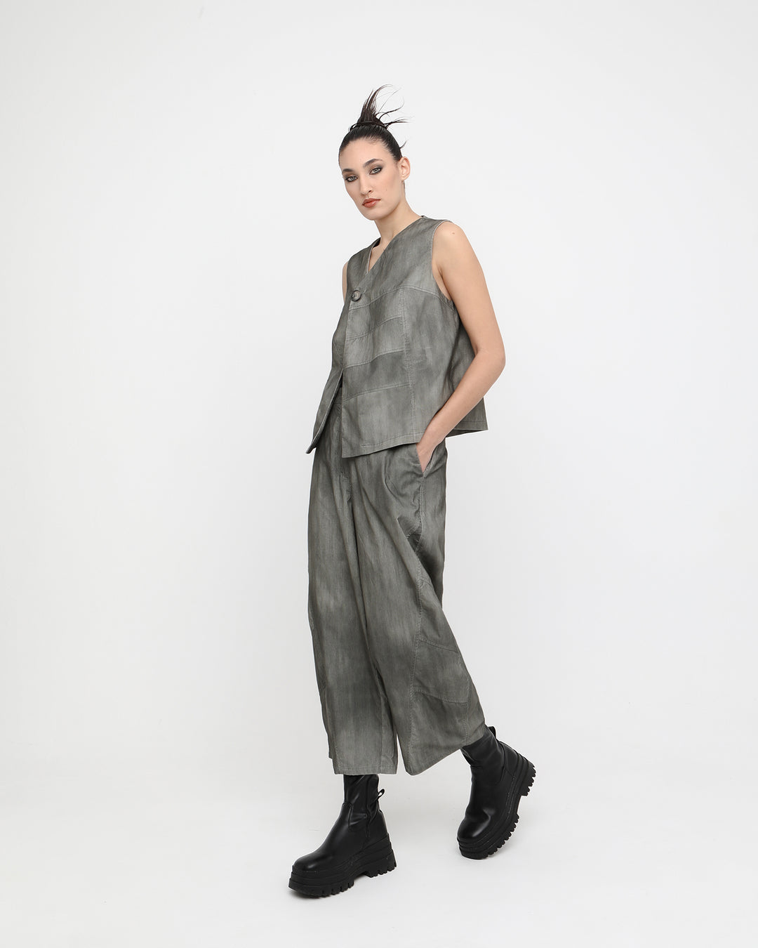 Ozai N Ku Mist Vest, Lichen