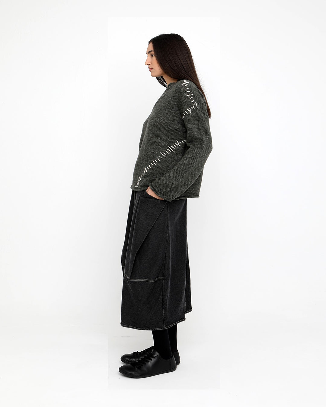 Ozai N Ku Stitching V-Neck Sweater, Lichen