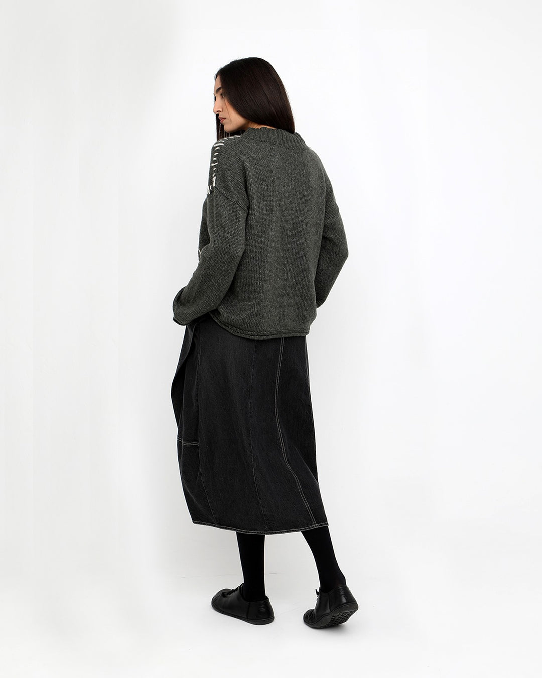 Ozai N Ku Stitching V-Neck Sweater, Lichen