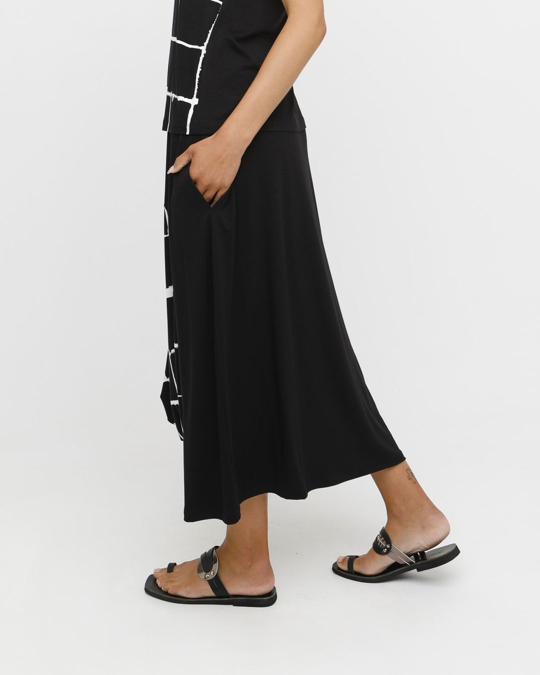 Ozai N Ku Zera Cocoon Skirt, Mono