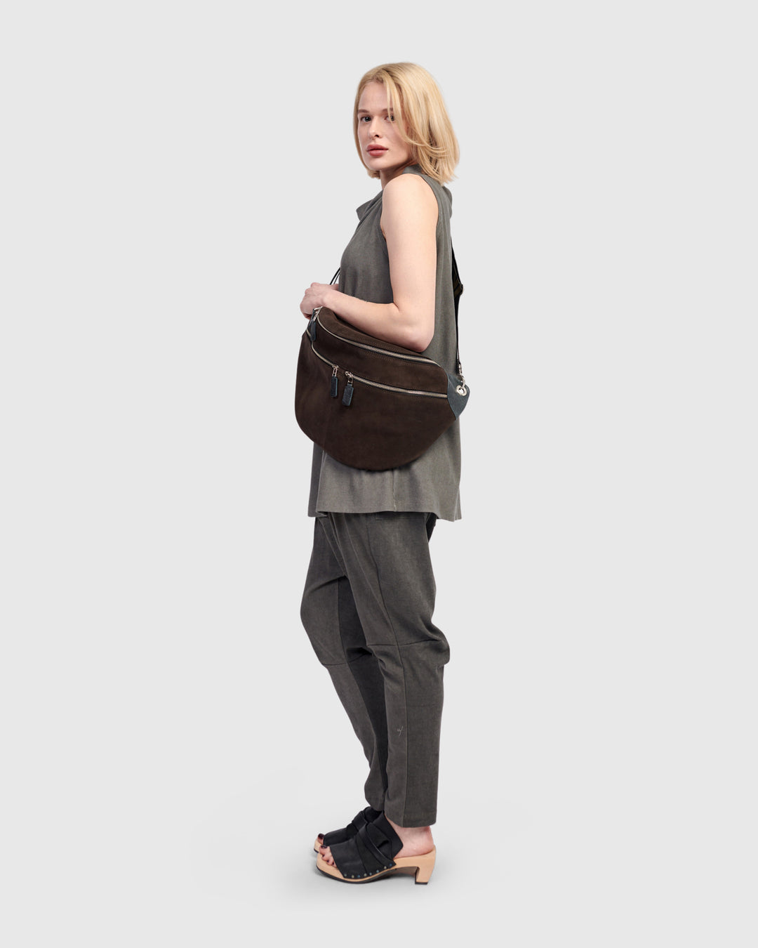 On-The-Go Large Sling Bag, Umber