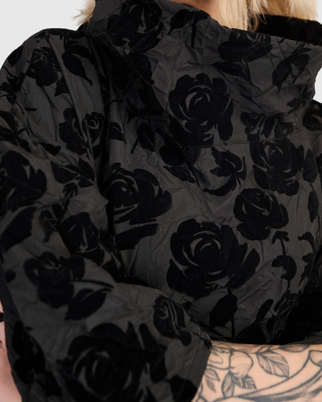 Jaquie Shift Dress, Black Roses