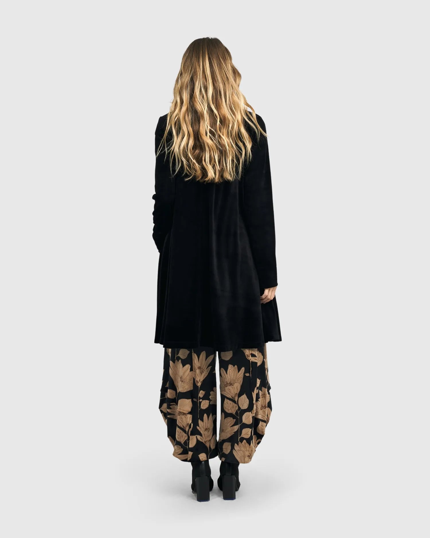 Velvet Smoking Jacket, Black – Alembika U.S.