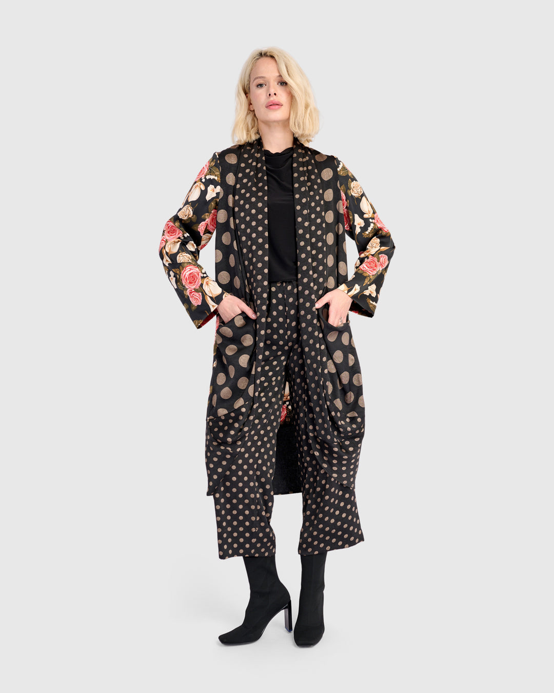 Spritz Duster, Black/Bronze Dots