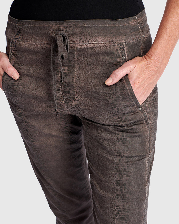 Washed Iconic Stretch Jeans, Brown