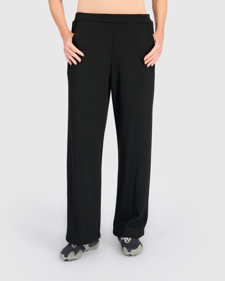 Smoothing Straight Pant, Black