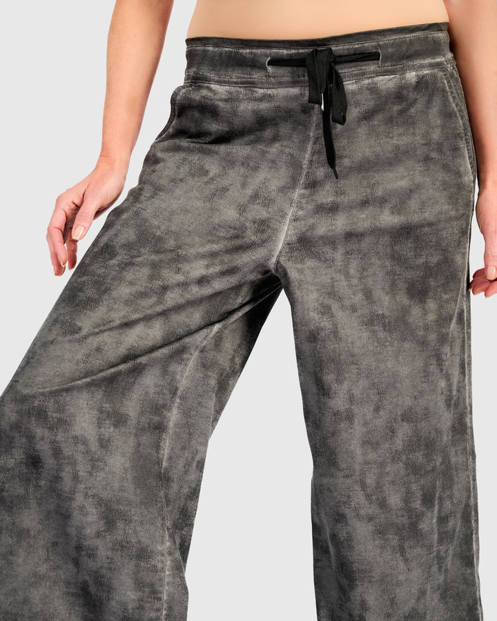 Stone Wash Wide Leg Stretch Jeans, Smoke