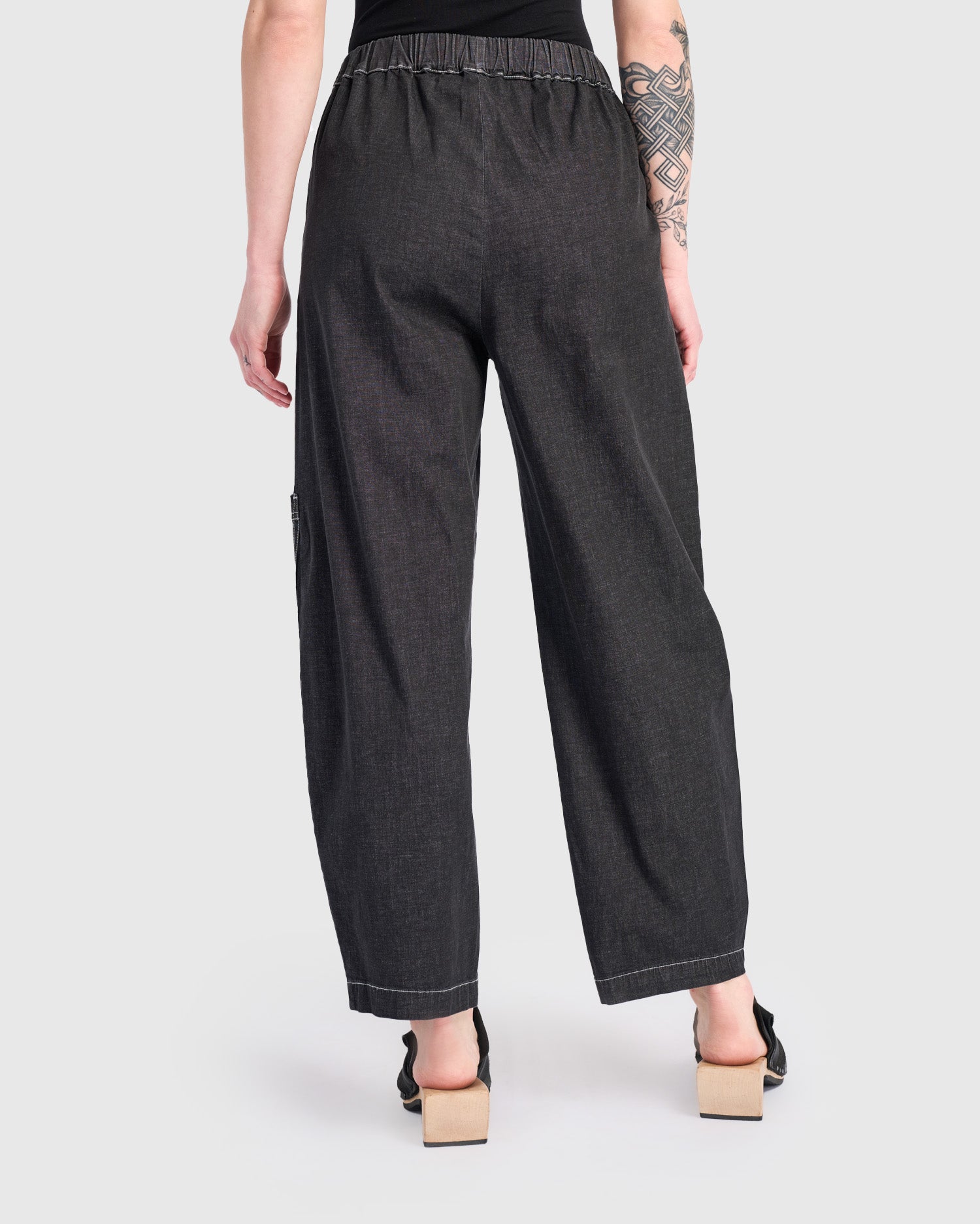 Denim Papaya Relaxed Pants, Black – Alembika U.S.