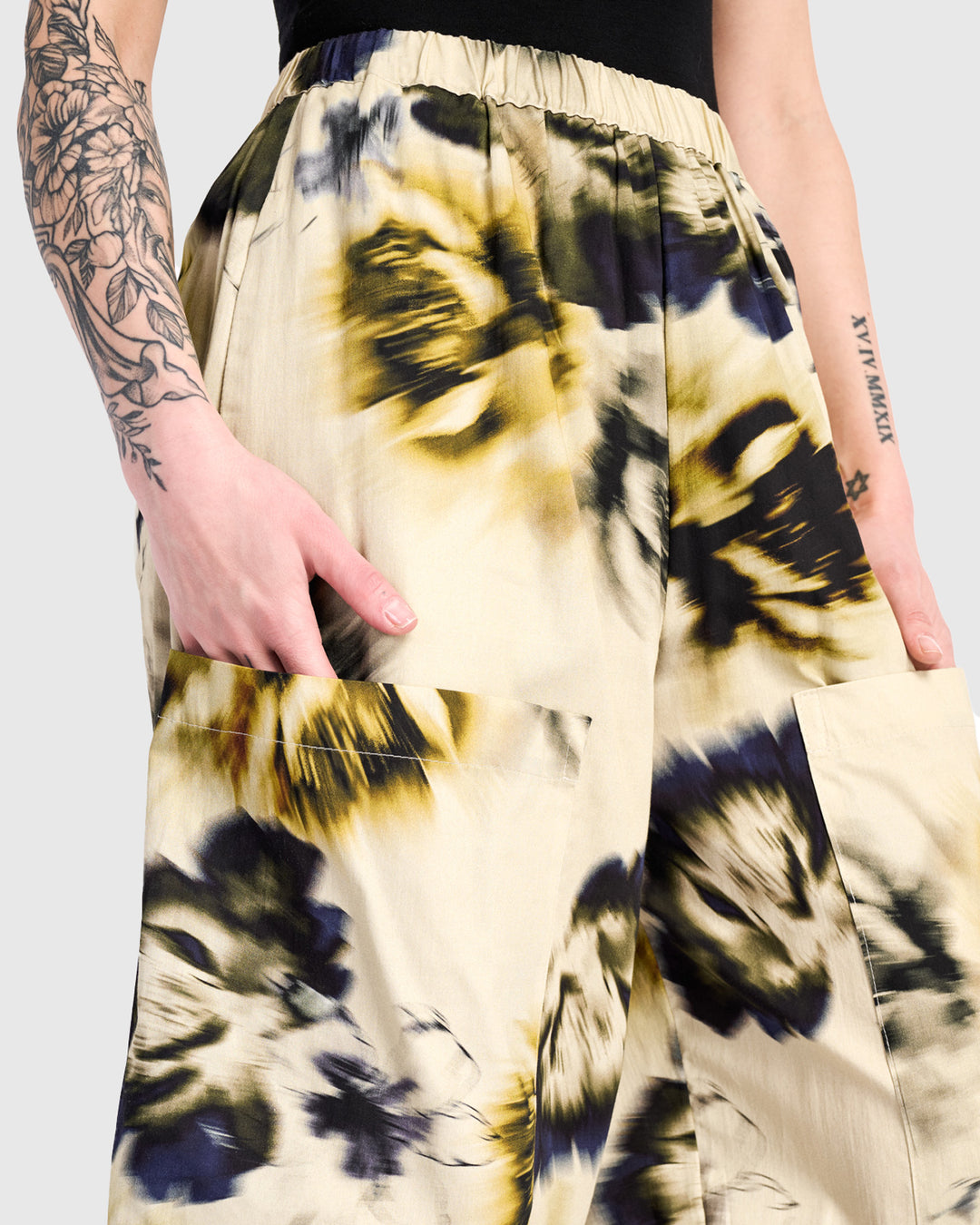 Nerolina Barrel Pants, Beige Floral