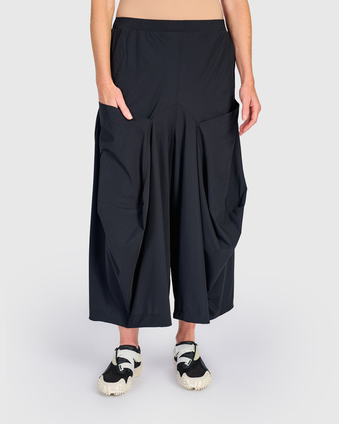 Tekbika Harem Pockets Pants, Black