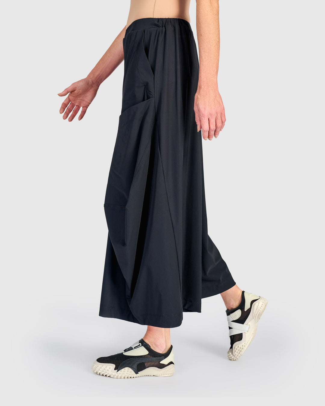 Tekbika Harem Pockets Pants, Black