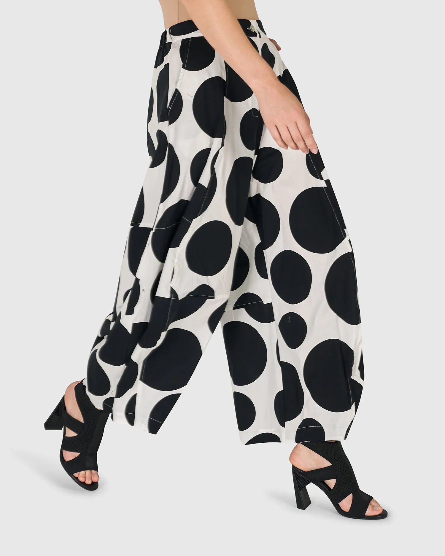 Urban Dot Balloon Pants, Mono – Alembika U.S.