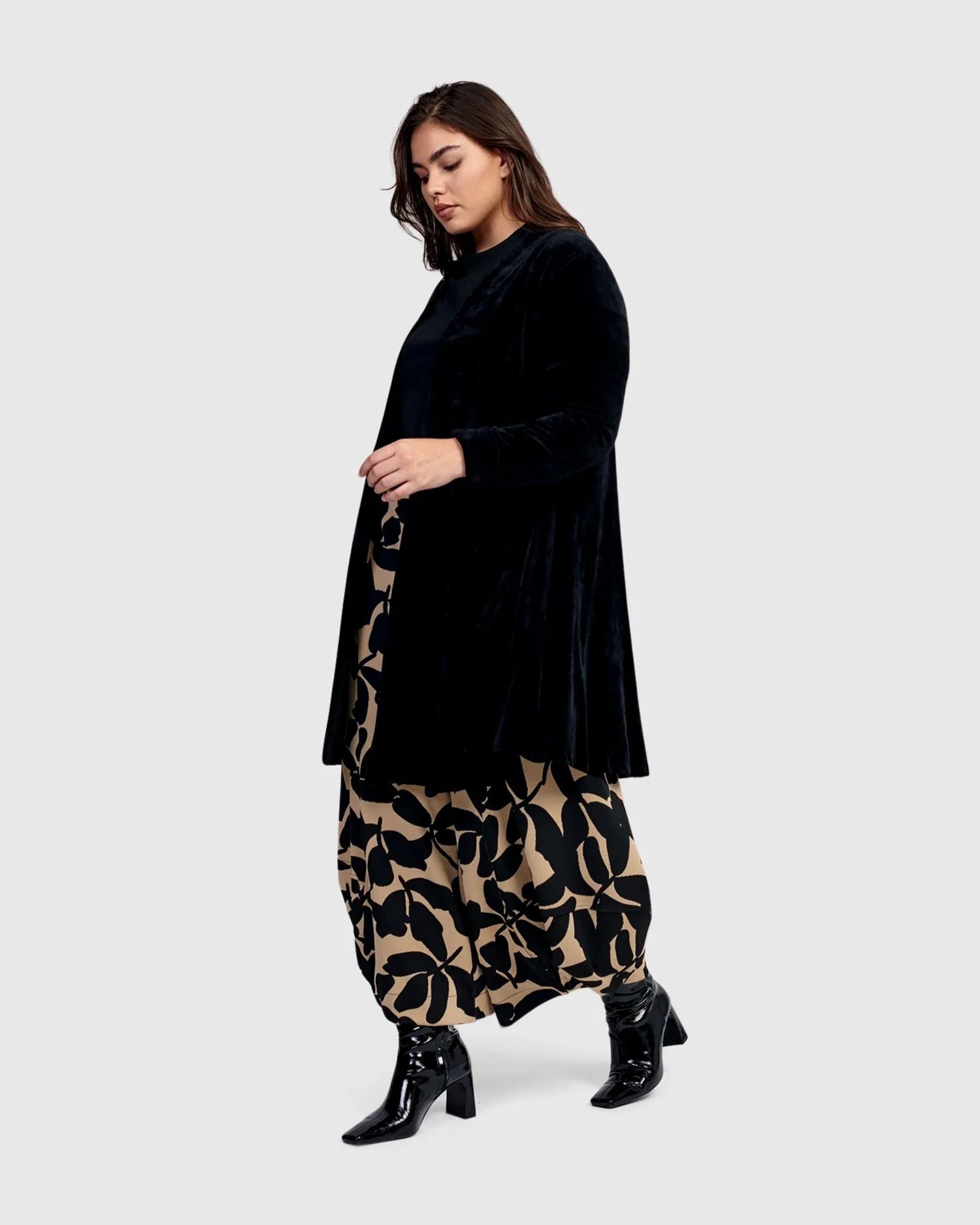 Velvet Smoking Jacket, Black – Alembika U.S.