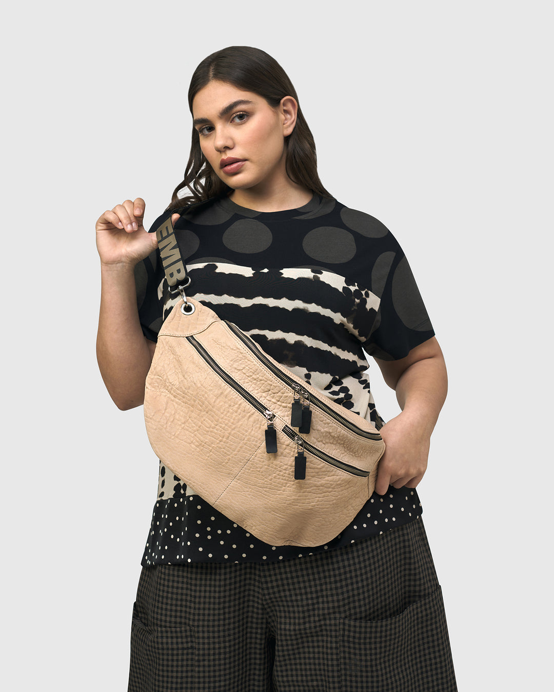 On-the-Go Large Sling Bag, Nude