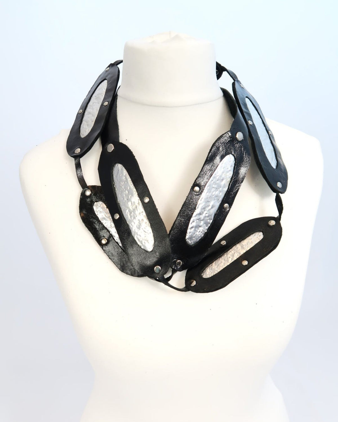 Birds Nest Fern Leather Necklace, Silver