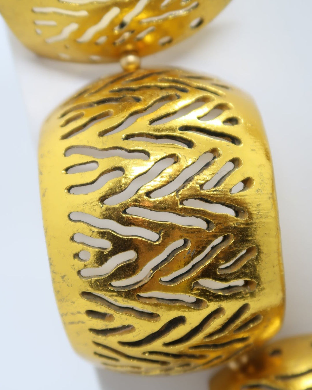 Cutout Coconut Gilded Necklace, Gold