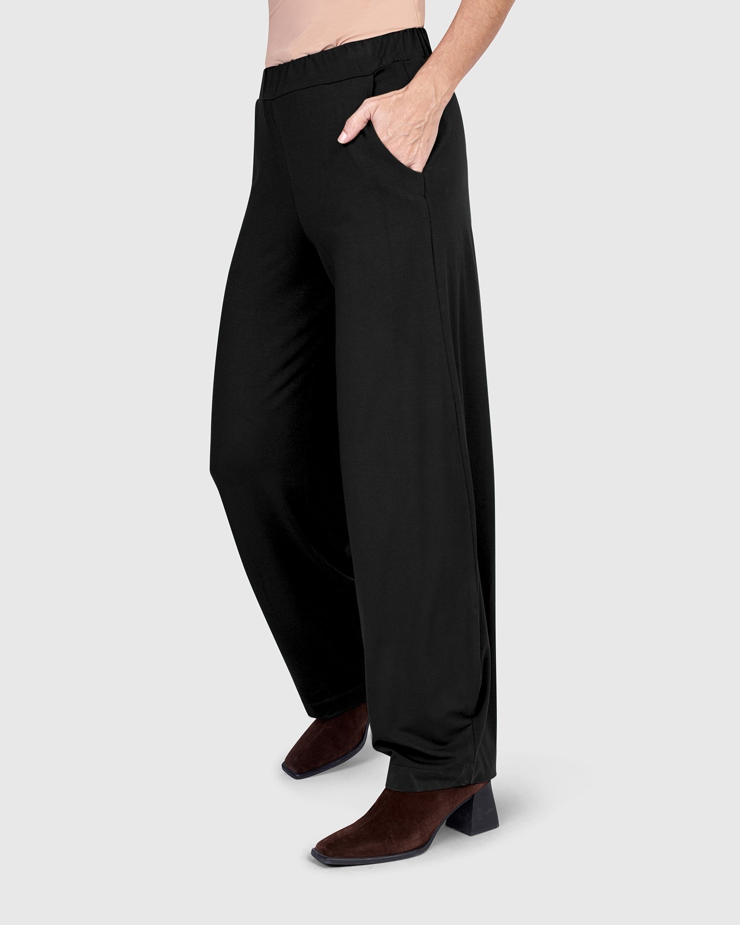 Essential Flow Pants, Black – Alembika U.S.