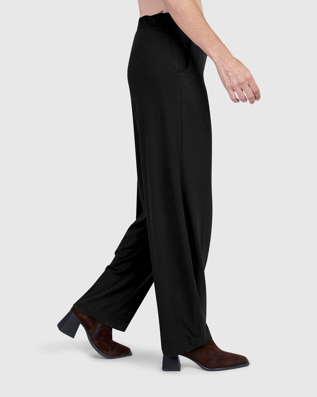 Essential Flow Pants, Black