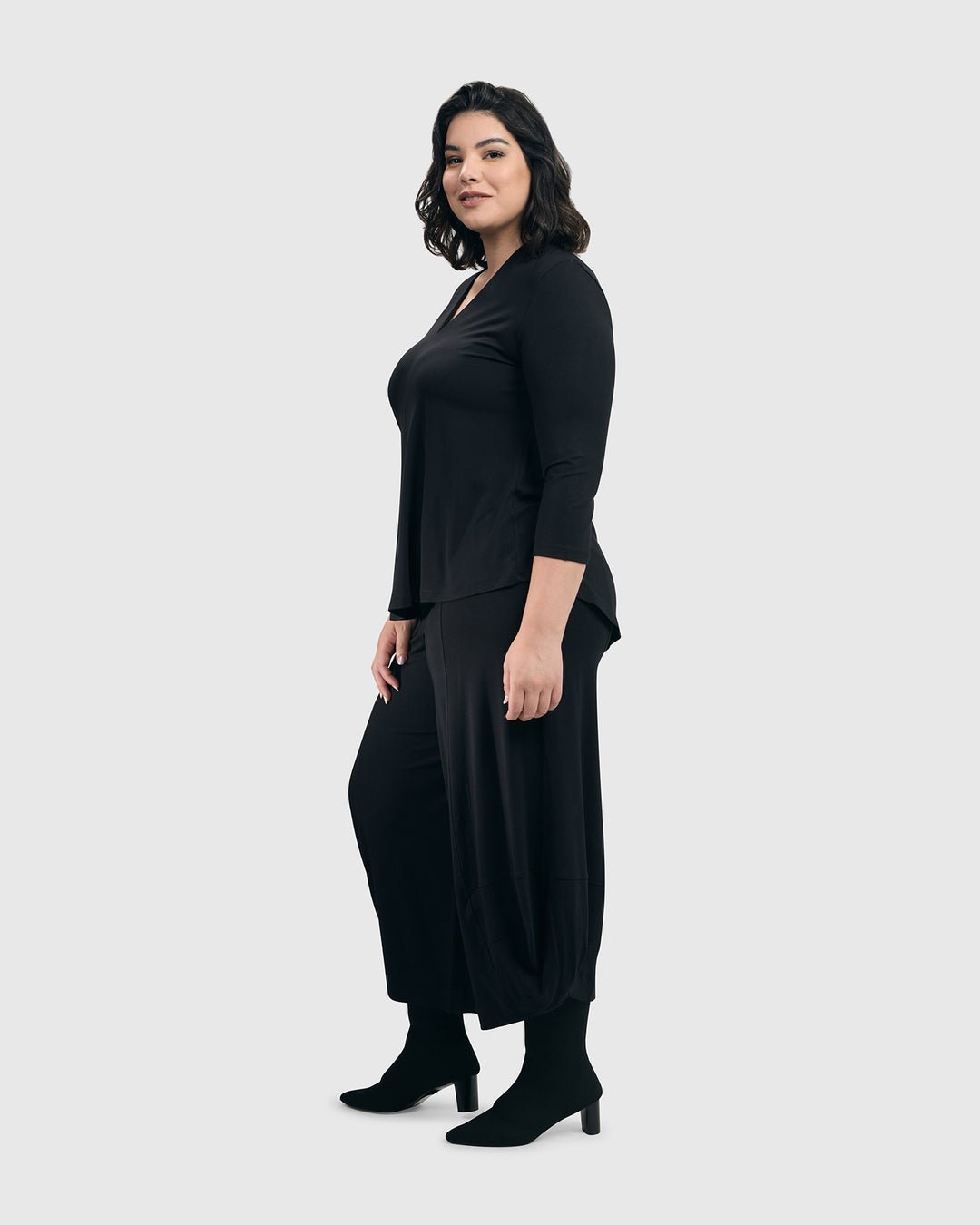 Essential V-neck Top, Black