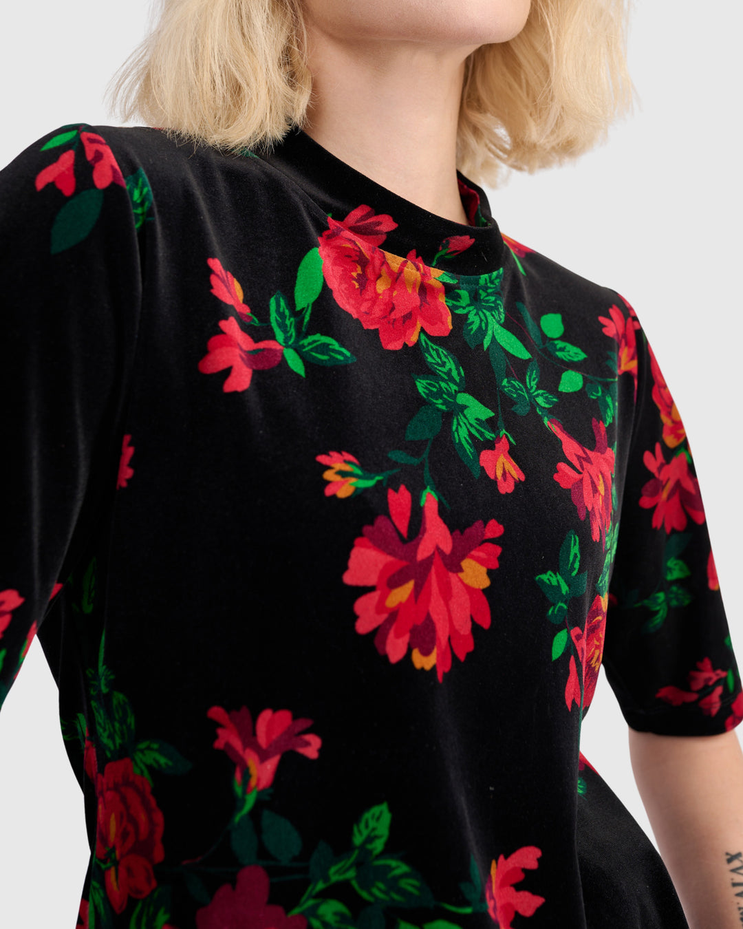 Aria Velvet Mockneck Tee, Roses