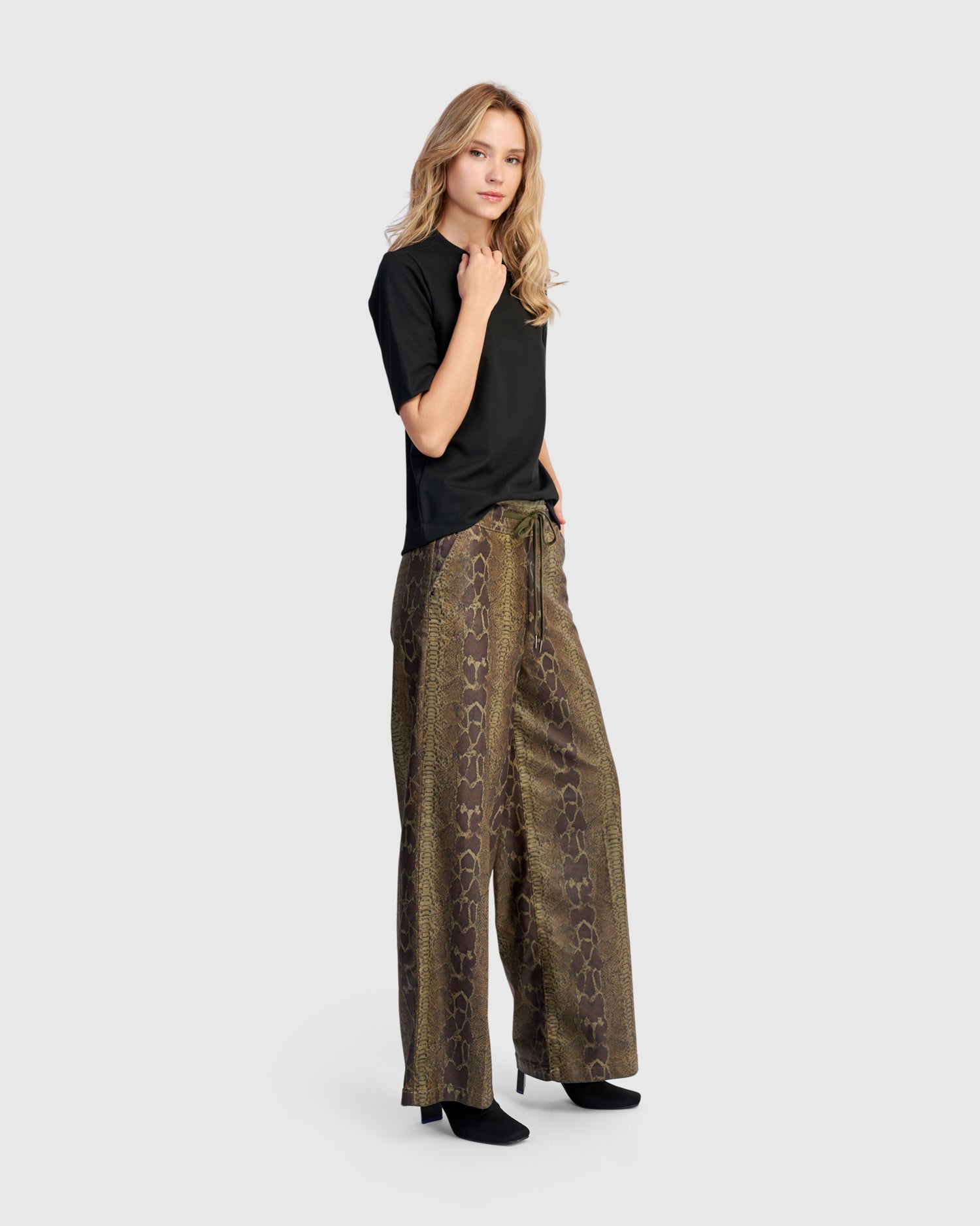 Python Wide Leg Stretch Jeans, Cobra – Alembika U.S.