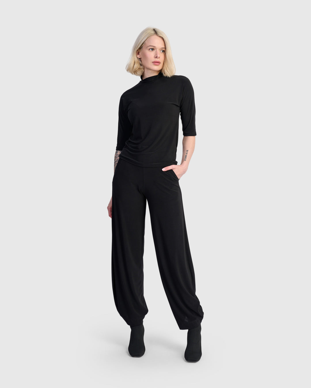 Essential Slinky Mockneck Tee, Black