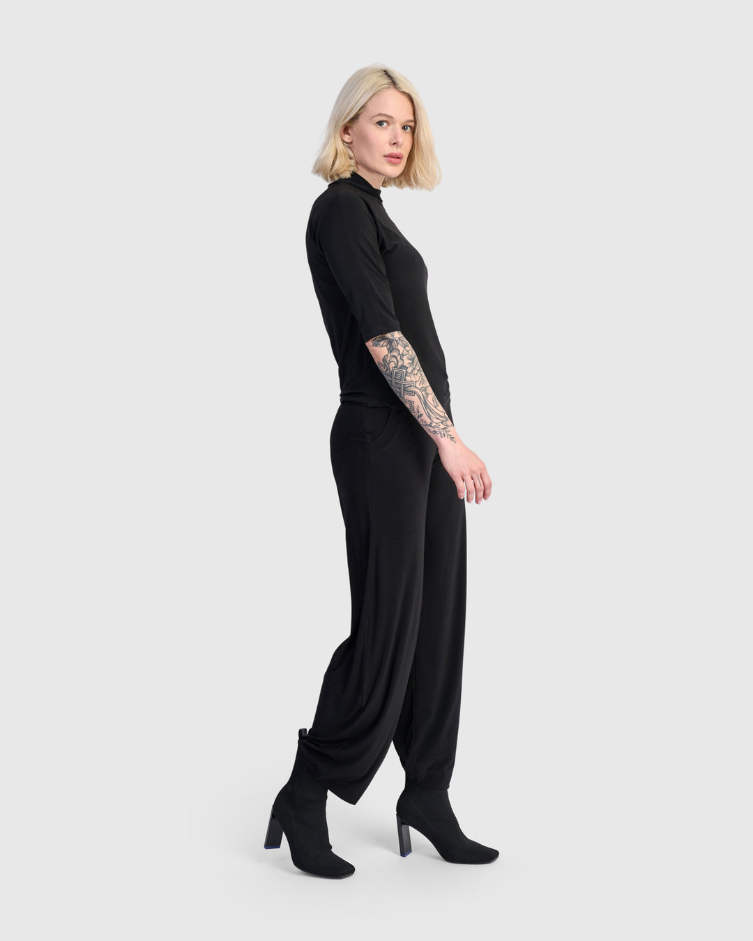 Essential Slinky Mockneck Tee, Black