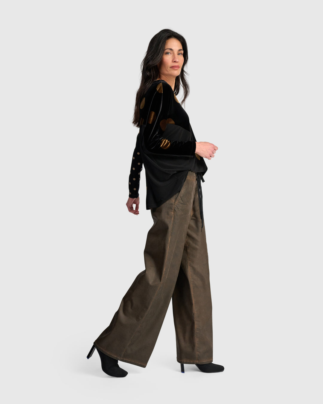 Everyday Velvet Curve Top, Black/Gold Dot