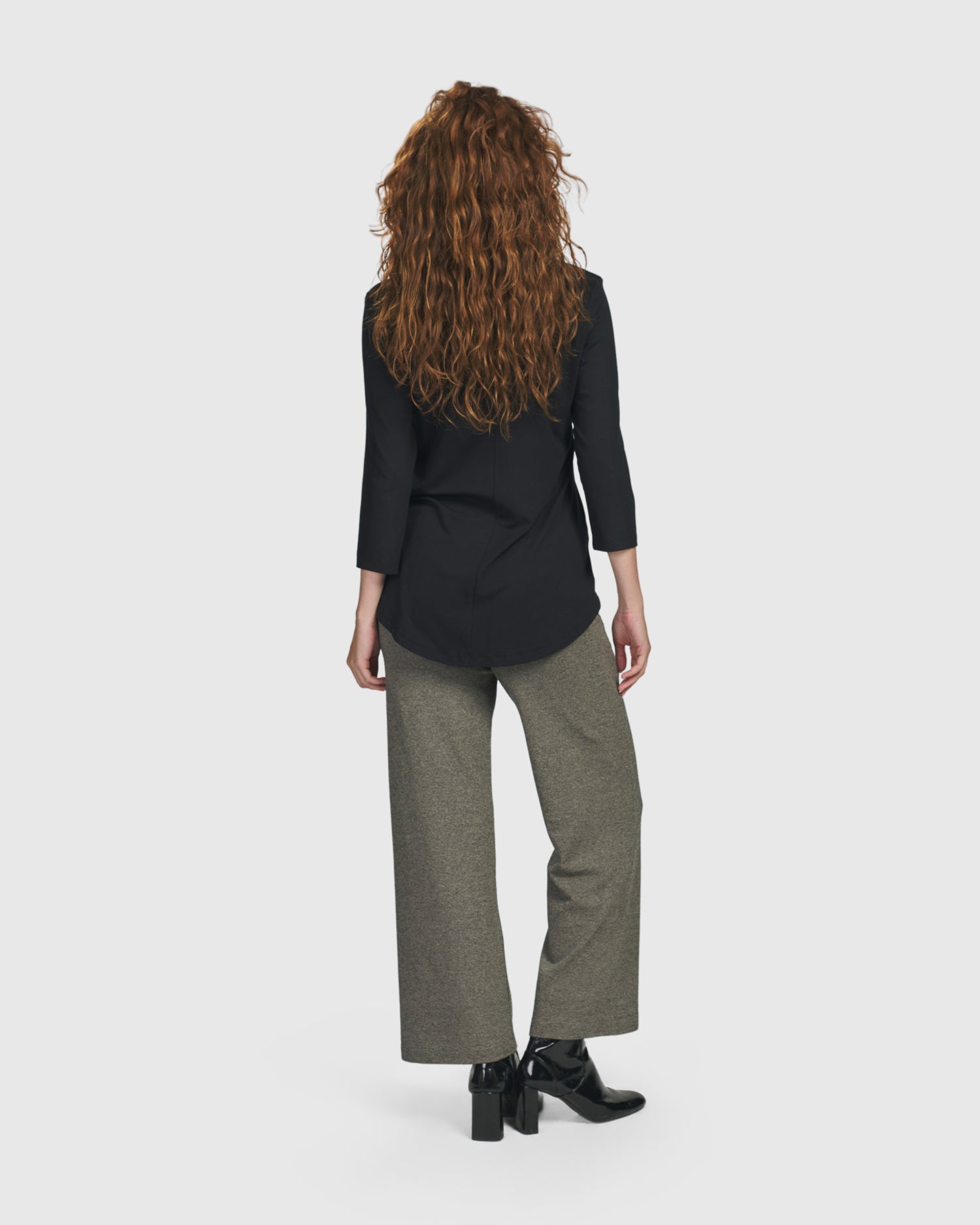 Essential V-neck Top, Black – Alembika U.S.