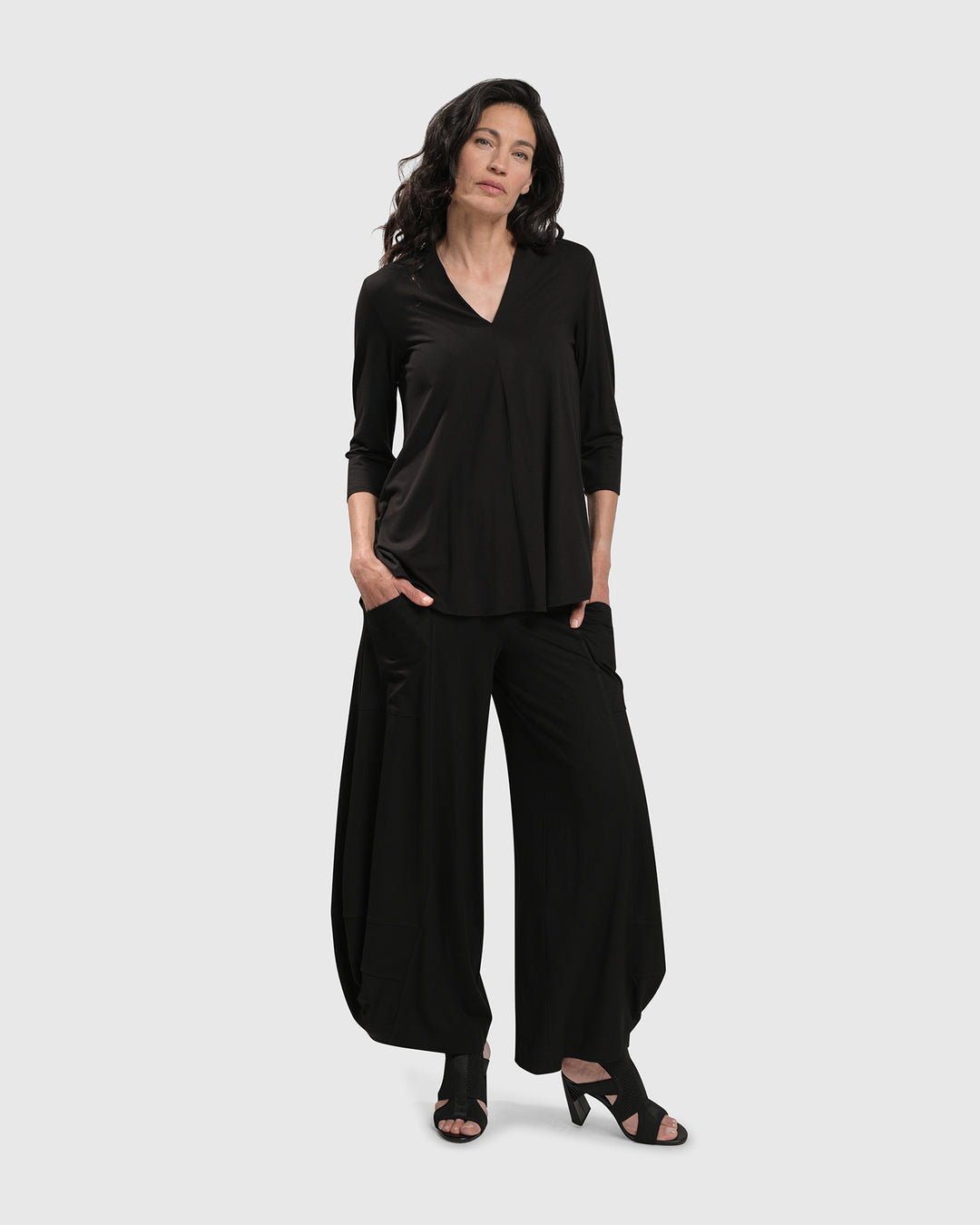 Essential V-neck Top, Black